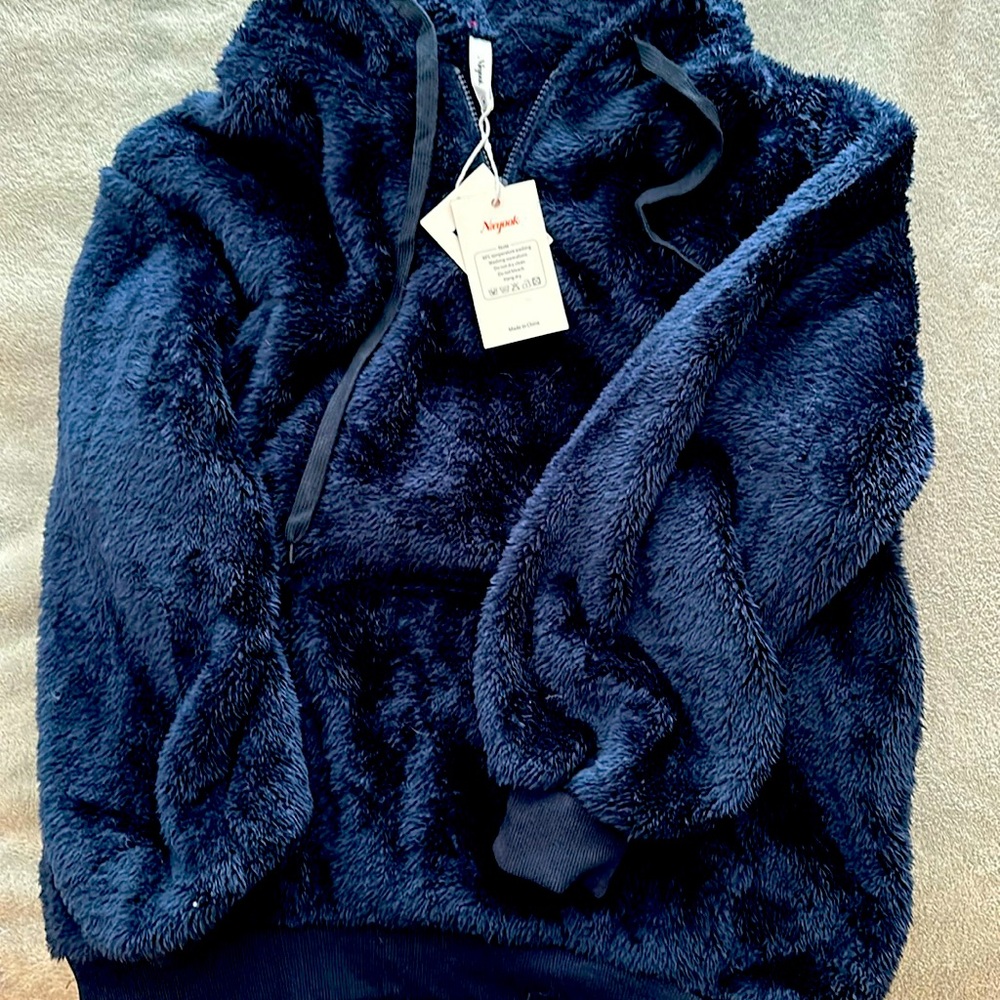 NWT Hoodie, quarter zip
